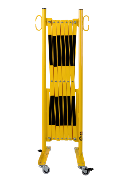 safety-gate-black-yellow-3,6-m-roller-feet-1